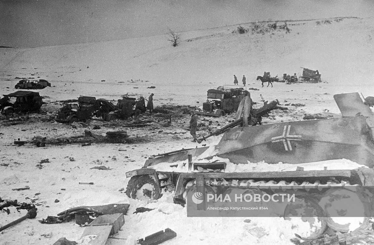 Разбитая немецкая техника на месте ликвидации Корсунь-Шевченковской группировки гитлеровцев у села Шендеровка