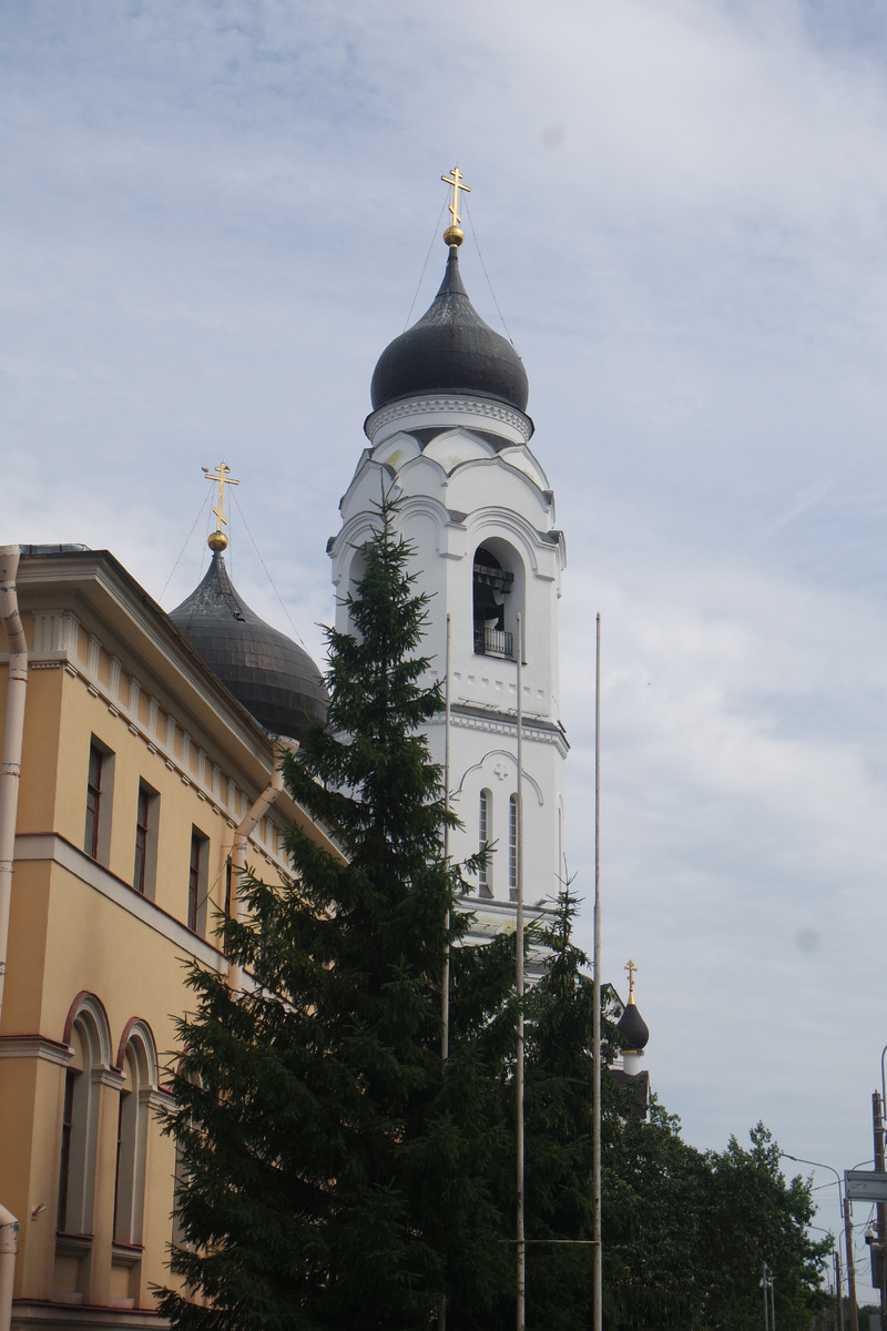 по-моему, это единственный кадр, который я сделала в самом городе... собор Архангела Михаила - вообще в Ораниенбауме не так много сохранилось красоты, но связано это не с войной