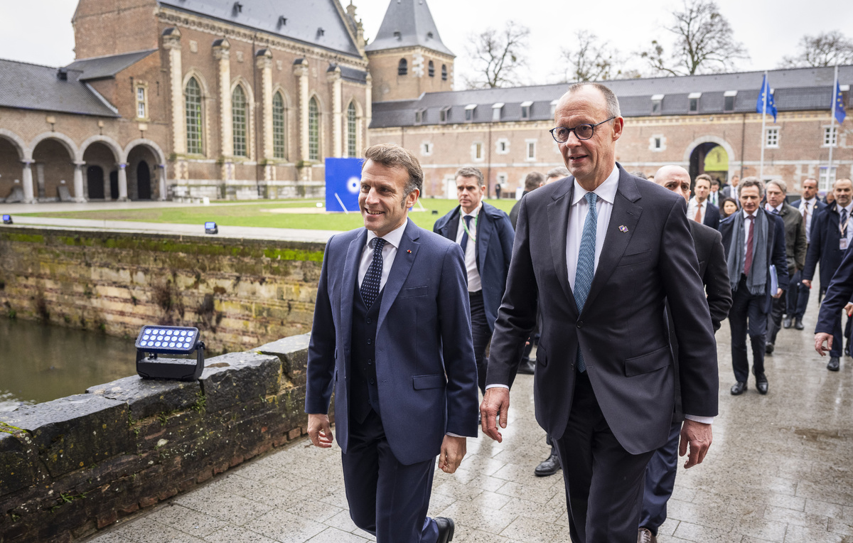    Президент Франции Эмманюэль Макрон и канцлер ФРГ Фридрих Мерц  Jesco Denzel/Bundesregierung via Getty Images