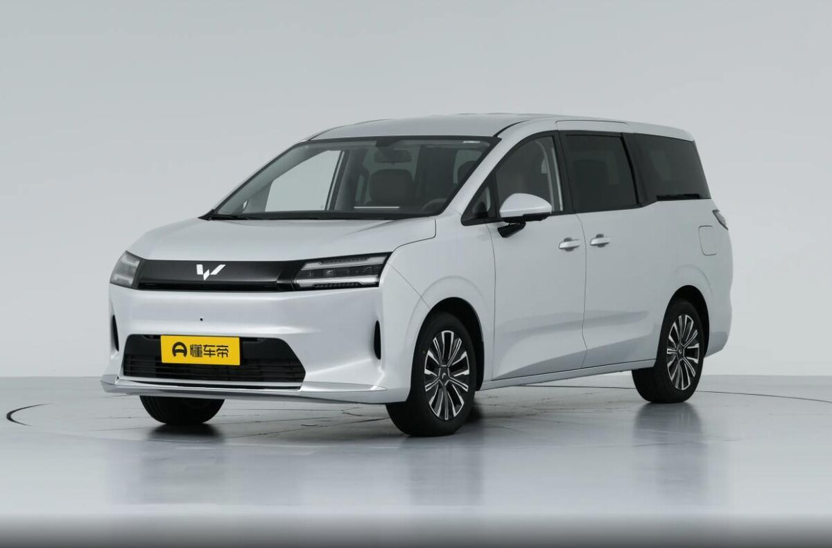 Фото Wuling 730 EV спереди