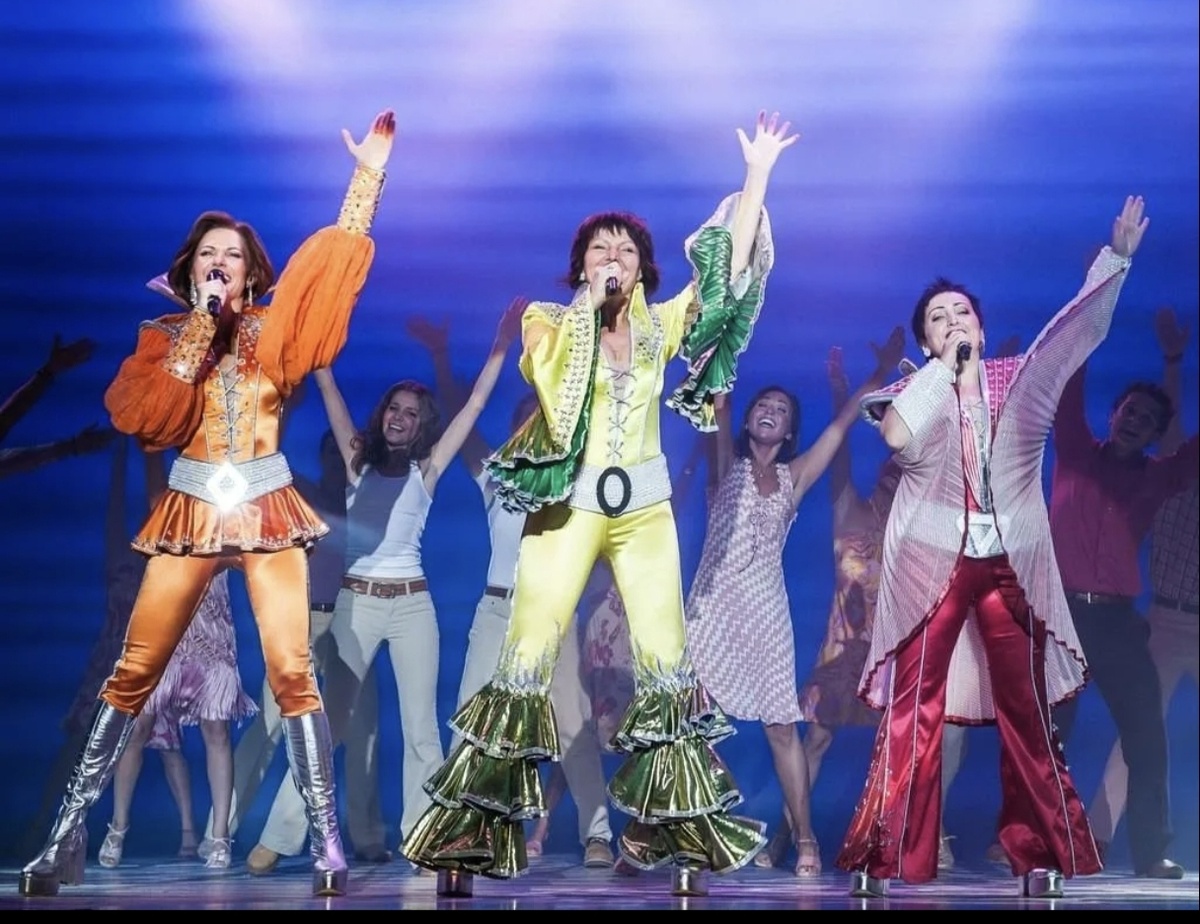 Наталья Корецкая, Елена Чарквиани, Этери Бериашвили в мюзикле Mamma Mia