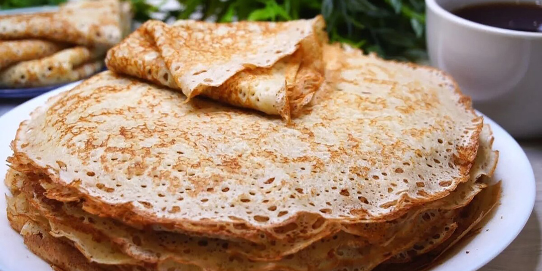 Диетолог объяснила, кому нельзя есть блины на Масленицу