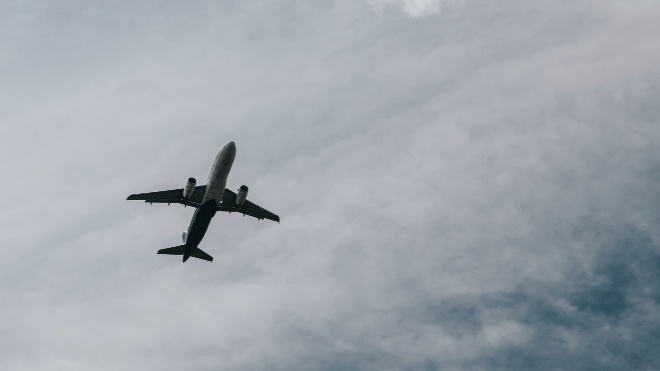 Фото: https://ru.freepik.com/free-photo/airplane-flying-sky_20121959.htm#fromView=search&page=1&position=5&uuid=750ad655-cc7f-41bd-9113-1b1a2b1cb9d6&query=%D1%81%D0%B0%D0%BC%D0%BE%D0%BB%D0%B5%D1%82+