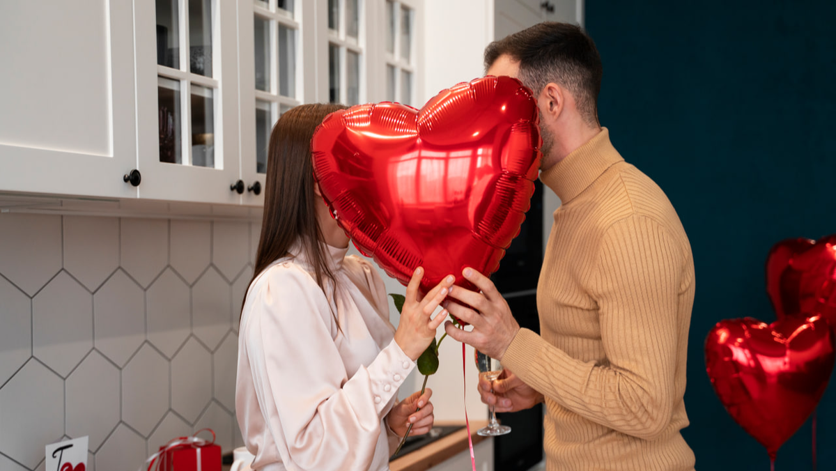    "День святого Валентина ежегодно отмечают 14 февраля. Фото: freepik.com"