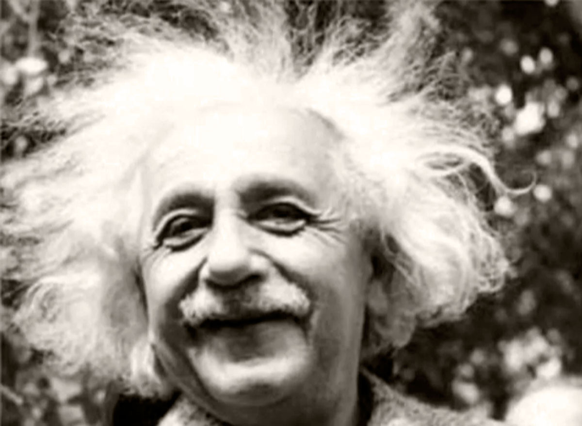 Если вы считаете, что он добился всего в одиночку, сидя в четырёх стенах и ожидая вдохновения, вы ошибаетесь