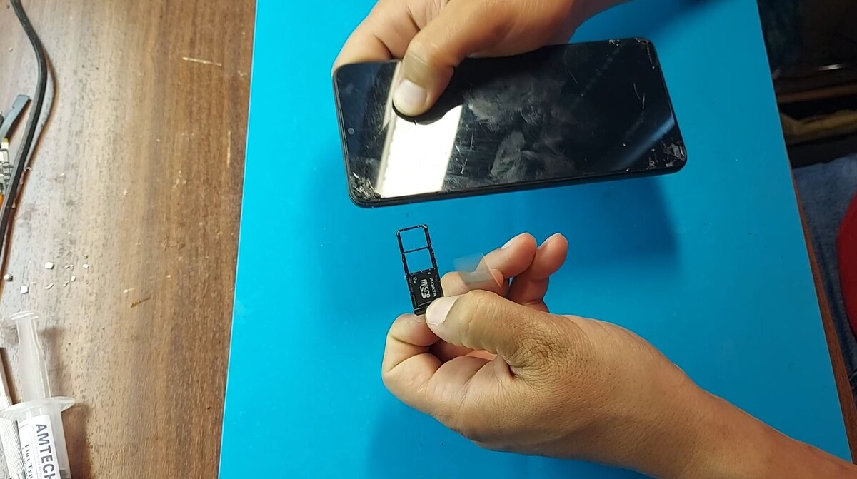 Вынимание сим-лотка