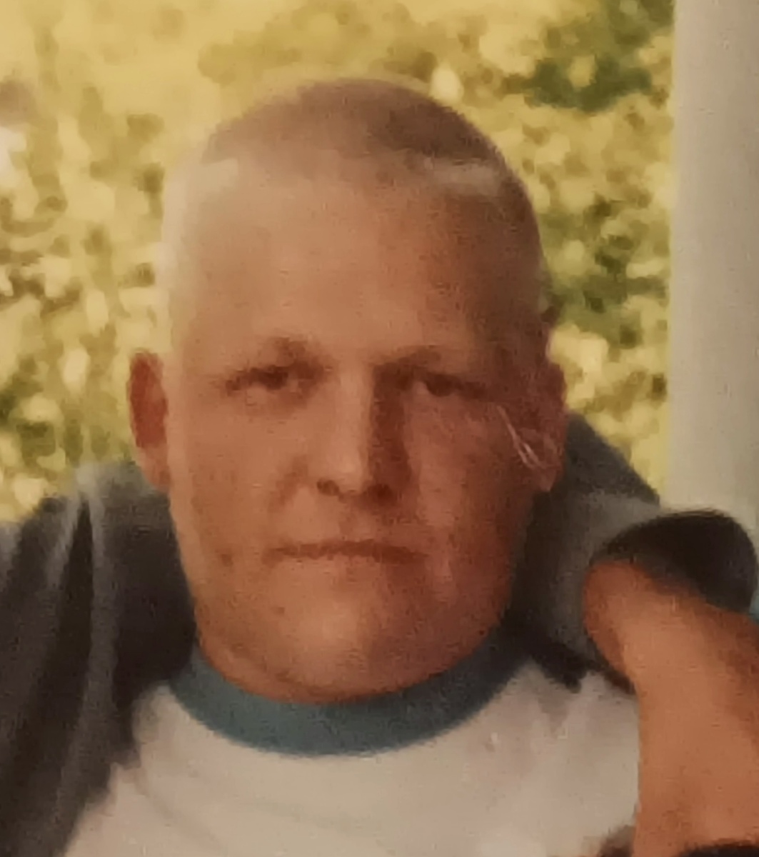 Толстый, Президент, Ельцин, Саня так звали его друганы с района, ему было 35 лет😪