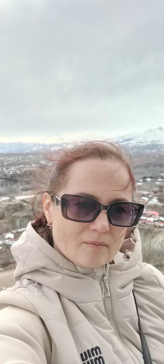 Все наше путешествие я незримо ощущала рядом присутствие души моего любимого супруга. И от этого ощущения мне было очень легко и радостно🙏
Это такое прекрасное чувство!


Я знаю что ты слышишь
Всё что кричит душа!
Я знаю что ты видишь
Всё что мои глаза. 

Ждёшь нашей новой встречи
Ты так же как и я.
Ты в своем мире вечном...
Мой мир сейчас - земля...

Тебя я слышу в сердце,
Смотрю на мир с тобой.
Со мной ты видел горы,  
Гулял везде со мной...

Со мной и в самолёте,
И в поезде ты был.
Я знаю, обнимал ты, 
О счастье говорил...

Твои глаза горели, 
Как звезды в небесах!
С тобой мы вместе пели!
О жизни, о горах...

Любовь нас держит вечно!
Как связь между миров.
Пусть длится бесконечно!
Любовь, любовь, любовь!

❤️❤️❤️




