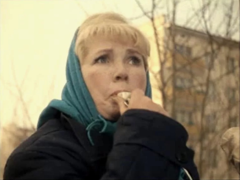 Скриншот автора. Дворники всегда за порядок на улицах и во дворах.