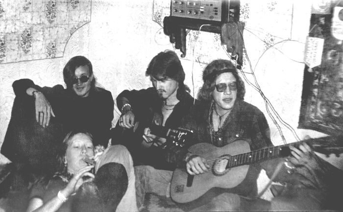 Июль 1987-го. Киев. Егор Летов, Янка Дягилева, Дима Кузьмин (Лукич), Олег Азегов дома у Олега Древаля