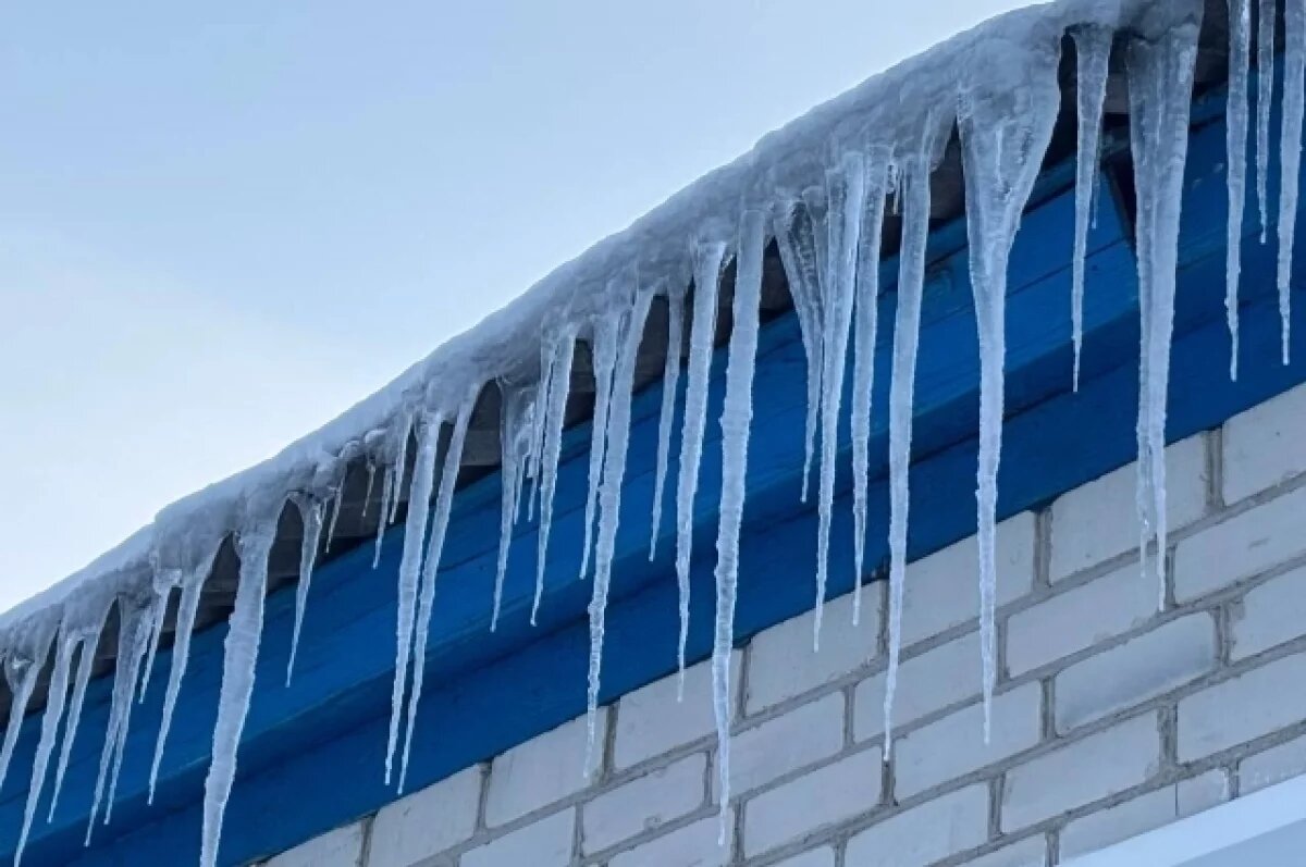    Орловцам напомнили о падающих из-за оттепели сосульках