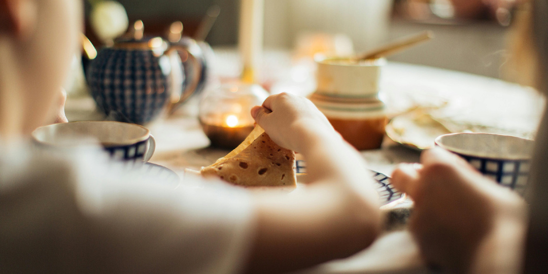 Почему на Масленицу пекут блины: история праздника и русских традиций