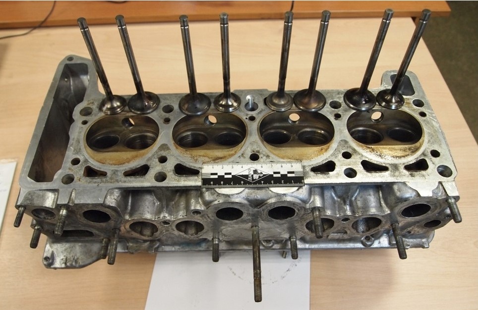 Фото 1. ГБЦ и клапаны.