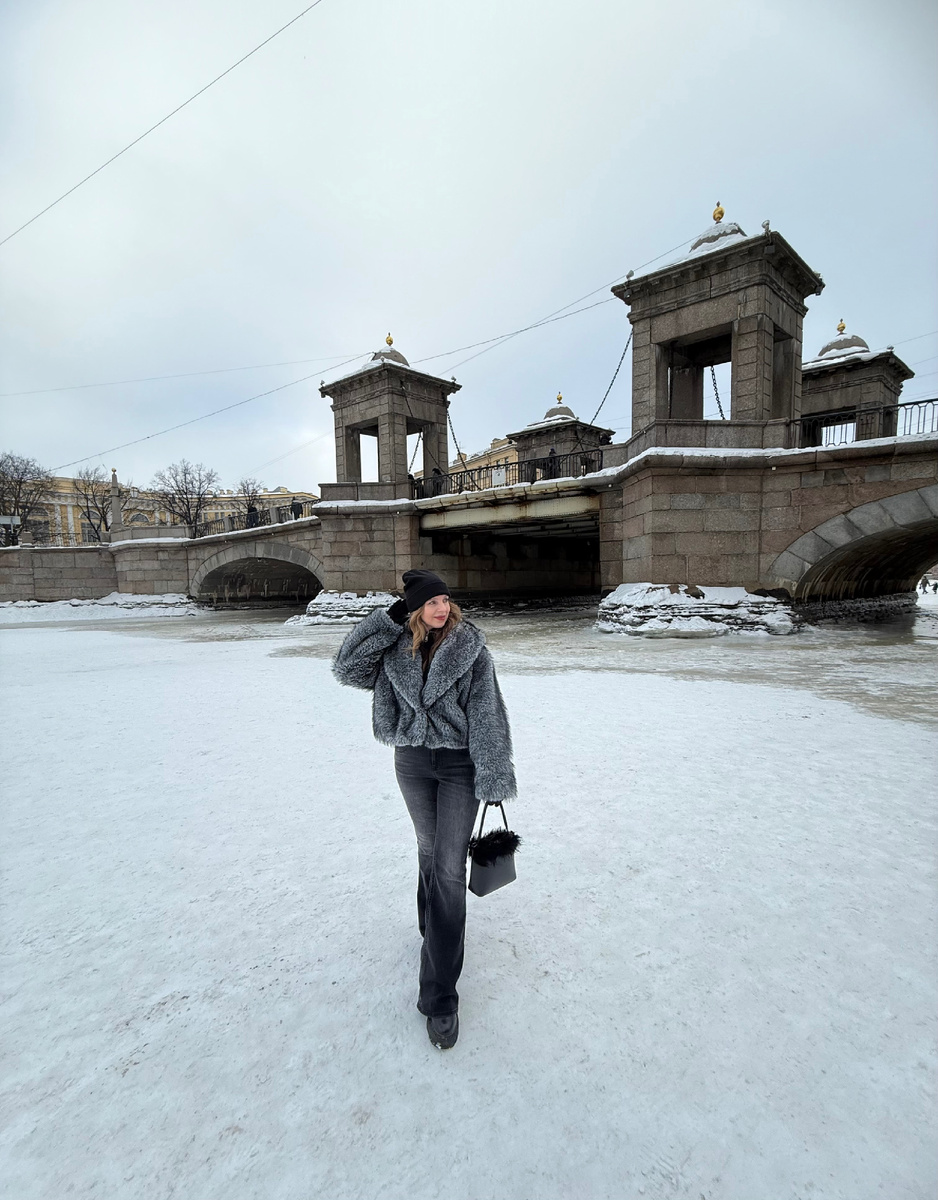 Это я, Аня, автор канала. Приятно познакомиться ❤️