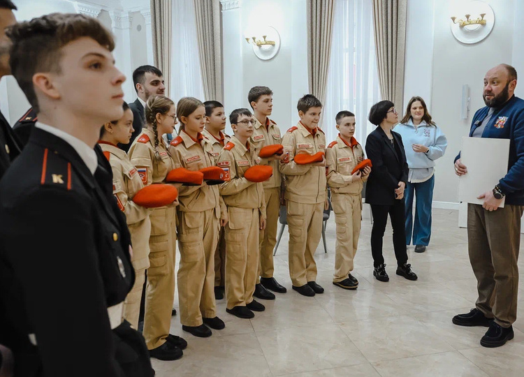 Юные куряне заглянули за кулисы власти: прошла экскурсия в Доме Советов