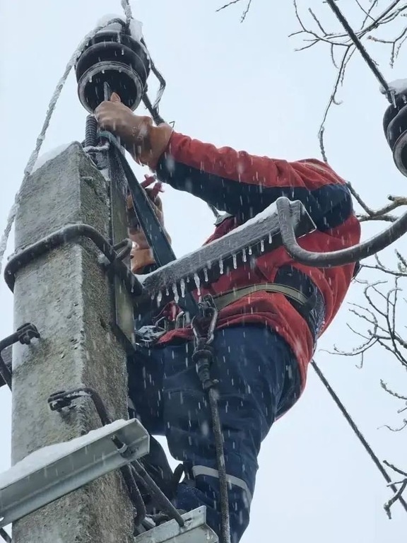 Ледяной дождь оставил без света 7 тысяч калининградцев: в регионе ждут морозы до -25 Янтарный край  📷
