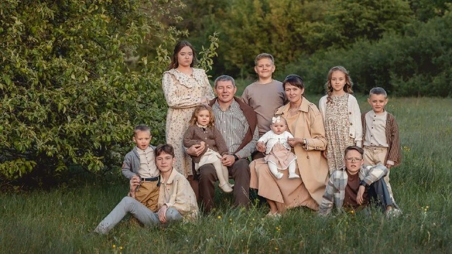 Много детей – семейная традиция. Награжденные Владимиром Путиным супруги Богдановы из Воронежской области поделились секретами воспитания 5 сыновей и 5 дочерей