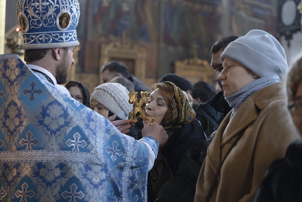  Прихожане на богослужении в Свято-Троицкой Сергиевой Лавре. / Фото: Троице-Сергиева Лавра/flickr.com/CC BY-NC-ND 2.0