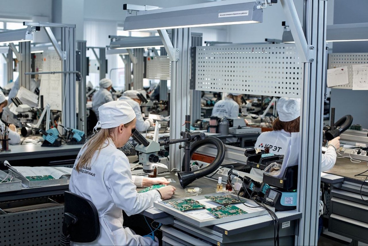    «Радиоэлектронные технологии» входят в состав Госкорпорации Ростех. Концерн занимается разработкой и производством радиоэлектронной продукции военного и гражданского назначения. Источник фото: Rostec.