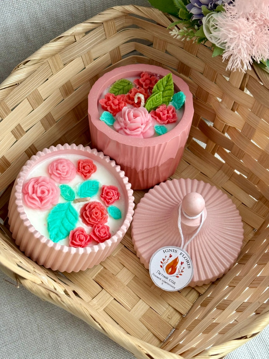 Свечи из соевого воска с цветами в подсвечнике и шкатулке с крышкой