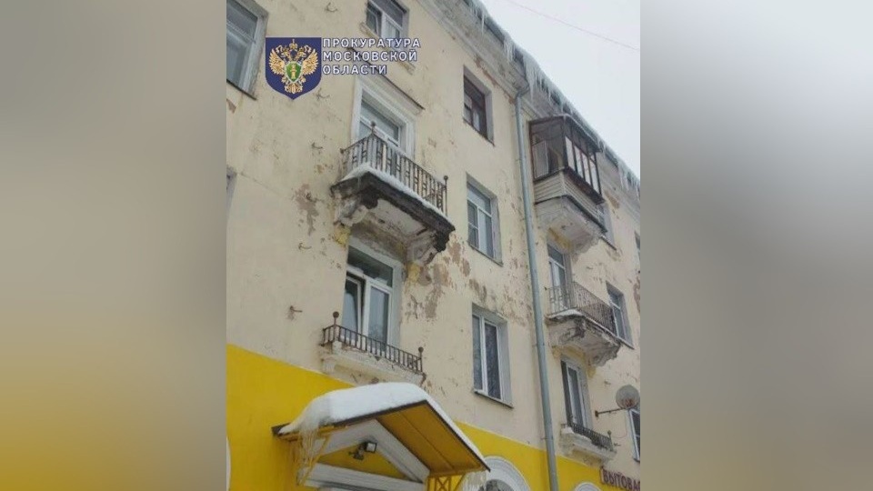 В Ступино снег с крыши рухнул на 10-летнюю девочку