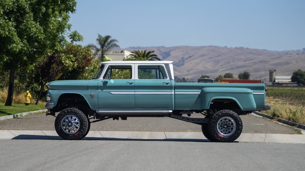 Chevrolet Ponderosa Dually 1966 года