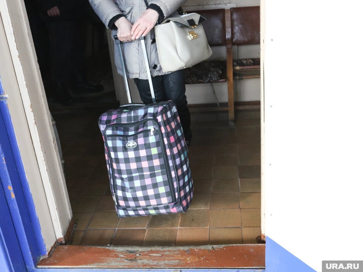     Несколько семей выехали из общежитий после требований КГУ