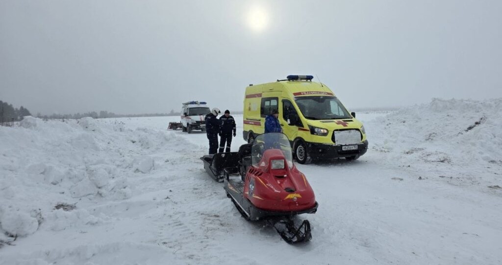 Врачам Скорой помощи в Кунгуре понадобился снегоход, чтобы добраться до пациента