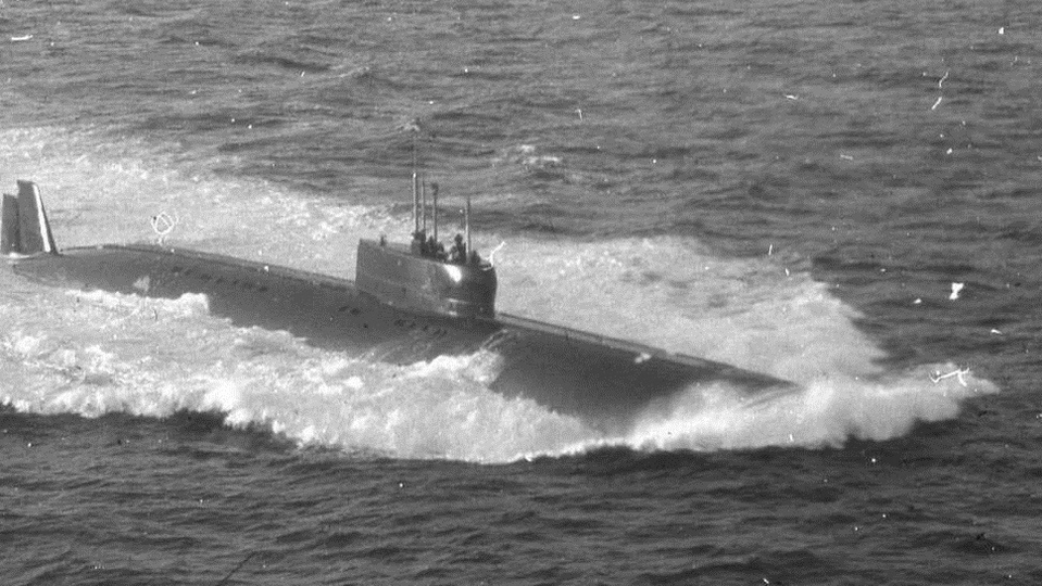 Однокорпусная, одновальная, с пониженным запасом плавучести - вывод крайне неожиданный!/1/Двадцать вариантов - каким быть новому атомоходу?