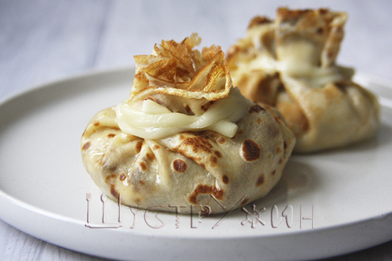 Блинчики с курицей и грибами в сливочном соусе.