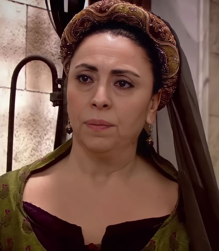 — Моя сестра… Ипек. Она приехала из Бурсы погостить у меня. 