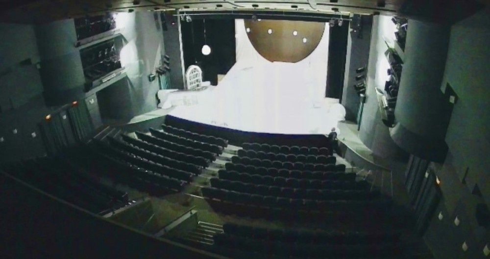    Актриса Саровского театра драмы сломала руку на сцене