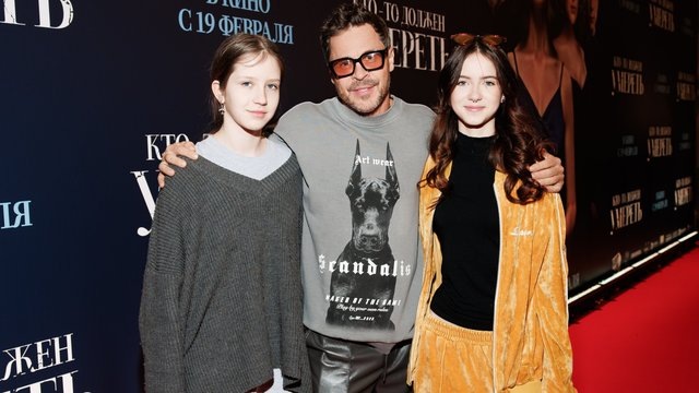 Дочери Деревянко рассказали об общении с отцом после расставания родителей