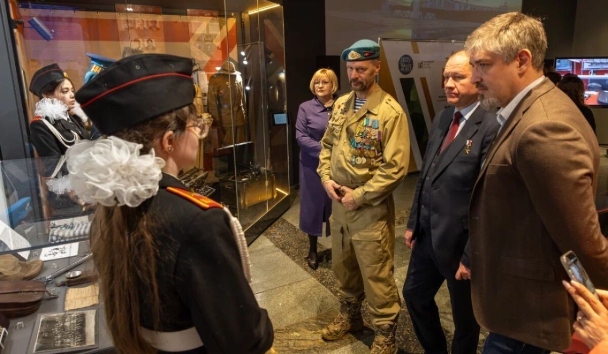     Экскурсия по выставке «Время подвига» в Музее Победы. Источник: victorymuseum.ru Автор фото: Пресс-служба Музея Победы
