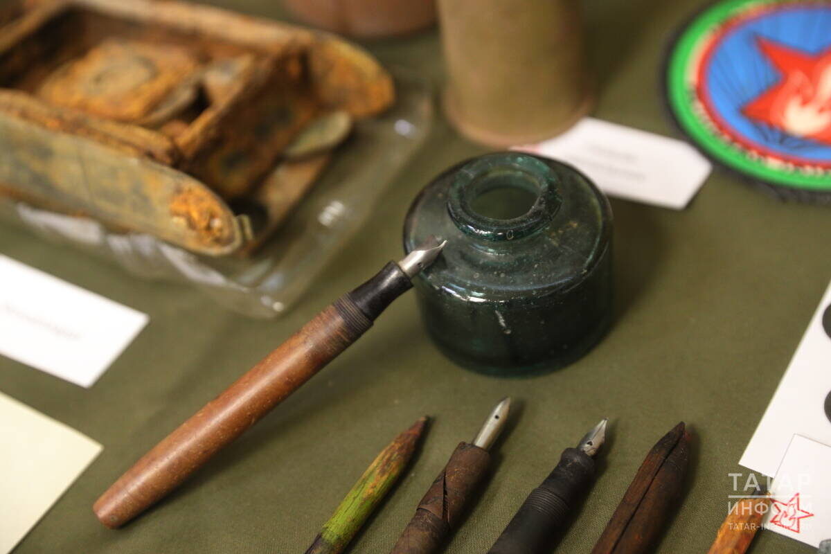 Сама экспозиция была условно поделена на пять частей: взросление поэта, первые работы, литературные достижения, воинские заслуги и жизнь в плену, передача работ поэта и признание его заслугФото: © Михаил Захаров / «Татар-информ»