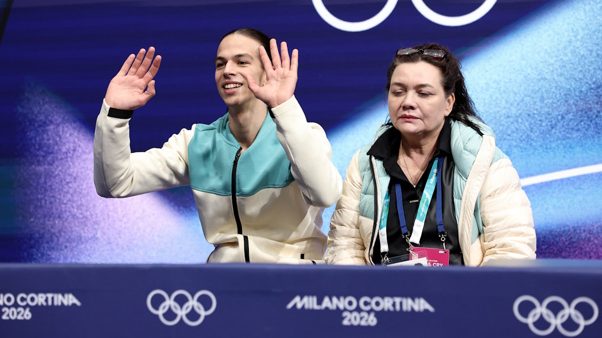    Фигурист Петр Гуменник с тренером. Фото: REUTERS