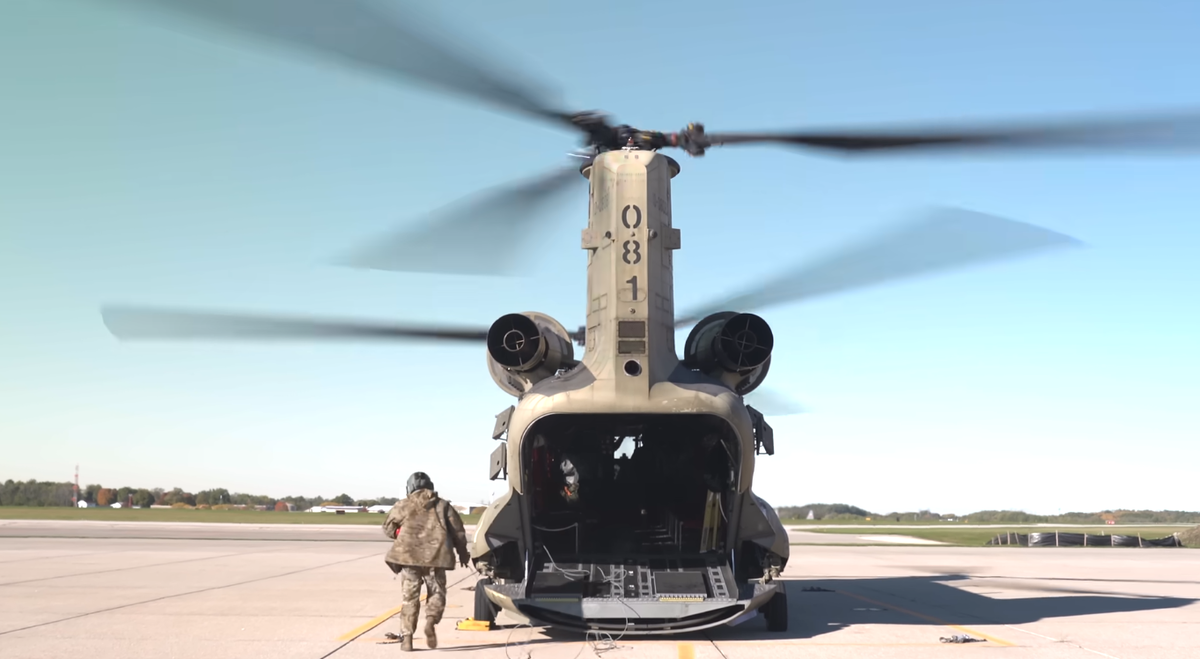 Самолёт, который спас амриканцеыв во Вьетнаме. CH-47 Chinook