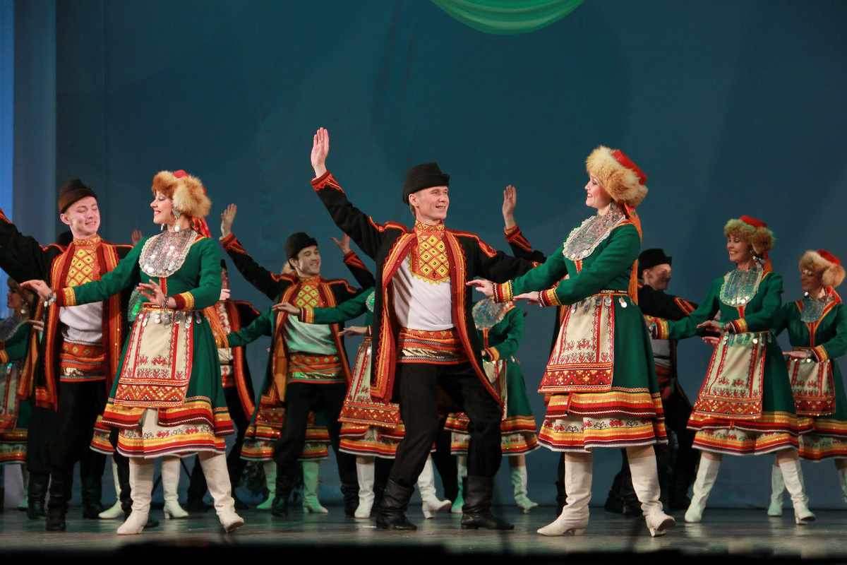 Марийские костюмы на солистах государственного ансамбля Марий Эл