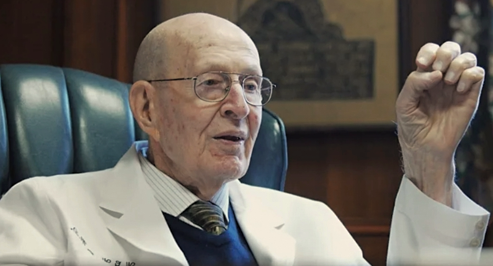 За 102 года не болел ни разу. Военный доктор поделился своими рецептами здоровья, которыми многие пренебрегают