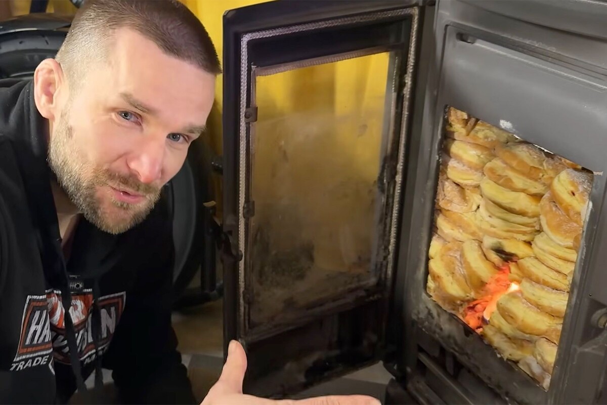  © AdBuster, YouTube