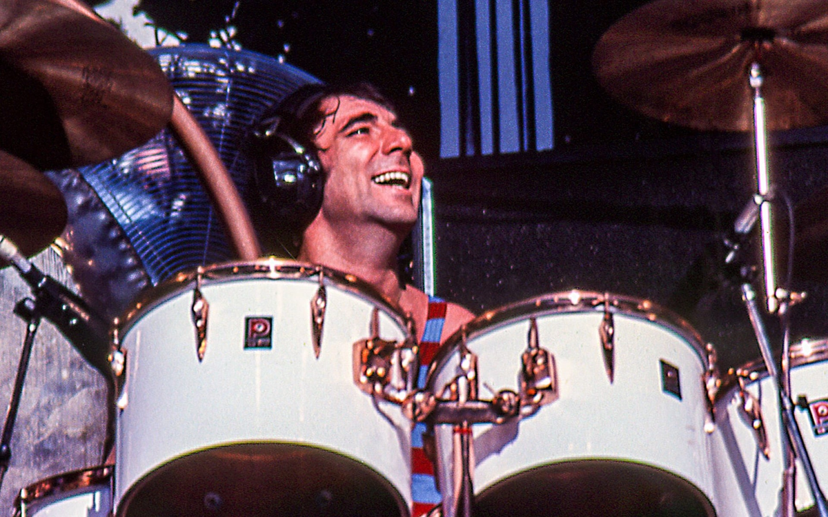 Барабанщик Кит Мун задал стандарты рок-н-ролльного бунта. Фото: Эд Перлштейн/Redferns/Getty Images