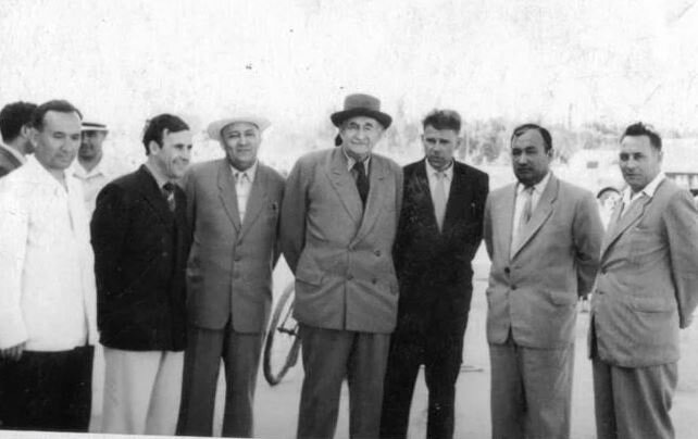 II Всесоюзное петрографическое совещание, 1958 год. Хабиб Абдуллаев второй справа.