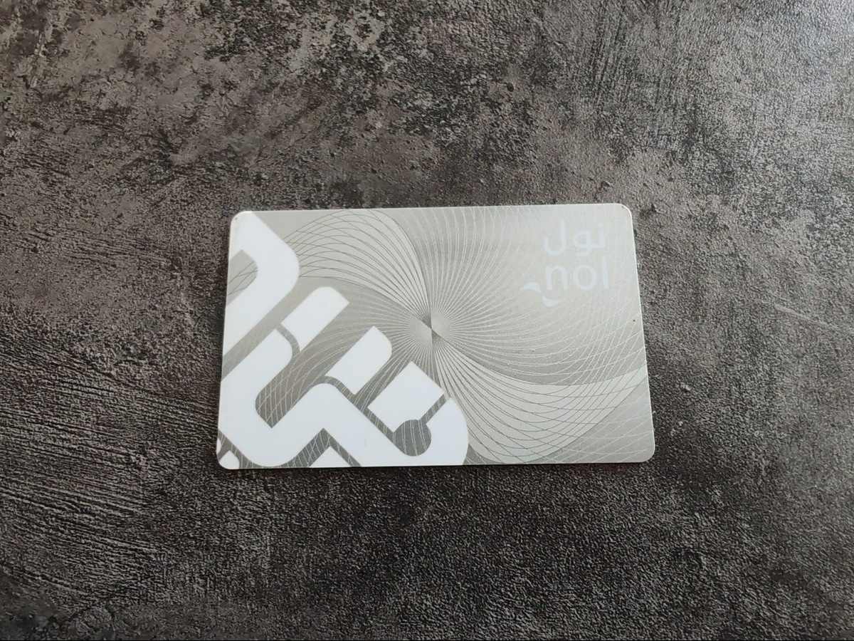 Если в Дубае вы войдёте в вагон «золотого» класса, имея «серебряную» транспортную карту NOL (аналог эконом-класса), вас также могут оштрафовать на 100 дирхамов. Фото: Игорь Синельников