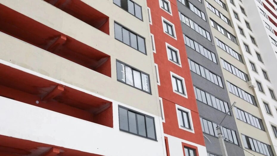 В Воронеже продолжаются работы по восстановлению дома в Левобережном районе, пострадавшего 10 декабря во время атаки ВСУ