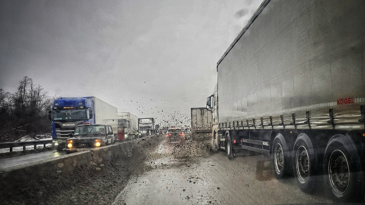 Иногда по трассе М-4 «Дон» едешь как-то так. Но это не очень большой участок