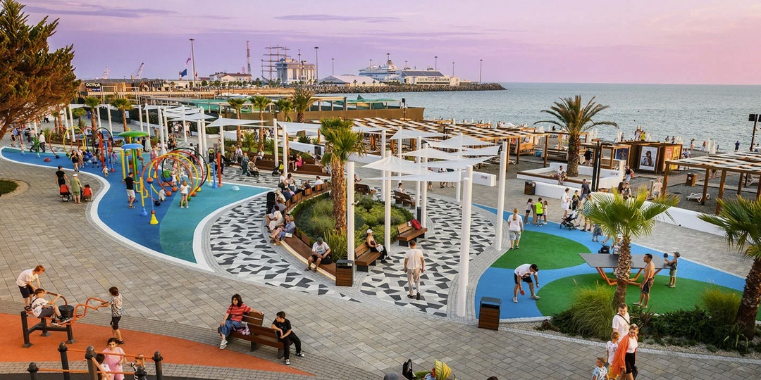 Каникулы в Сочи: набережная, Морской вокзал и парк Ривьера. Подробный план прогулки и реальные цены на жильё летом.