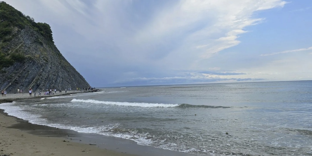 Мой отдых в Архипо-Осиповке: центральный пляж и набережная. Стоимость жилья и удобные места для купания.