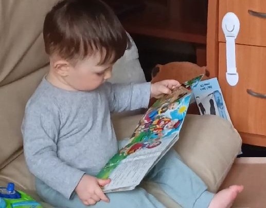 "Подари книгу — и ты подаришь кому‑то новый мир, спрятанный между обложками" (ИИ Алиса)