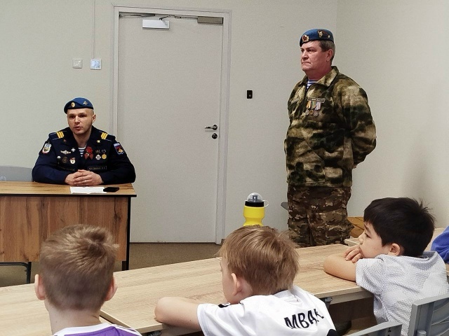    Ветераны ВДВ Ханты-Мансийска рассказали юным спортсменам о воинах-интернационалистах в Афганистане
