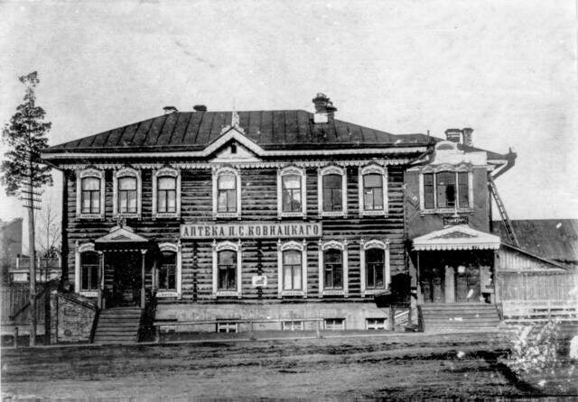 Какими были первые аптеки в Новосибирске и что в них продавалось